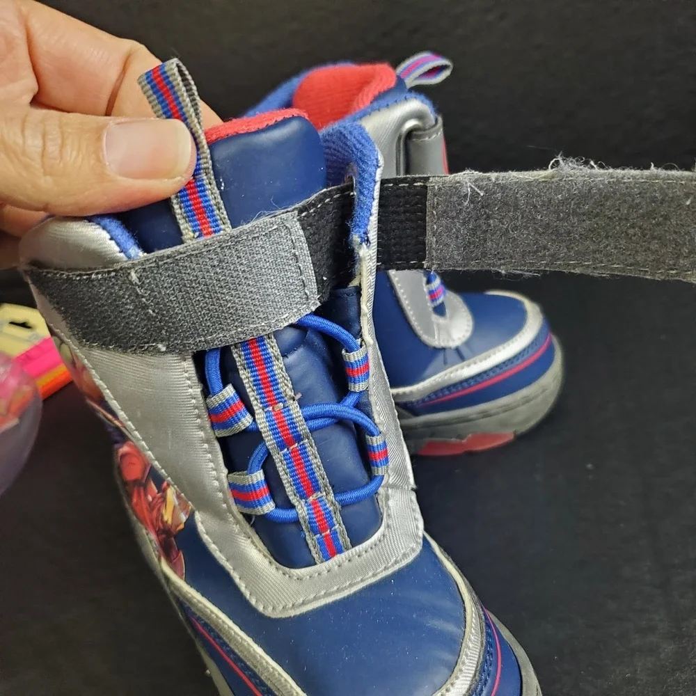 Flashing Boys Marvel Avenger Snow Boots Toddler Size 6‎ Light Up Blinking Soles